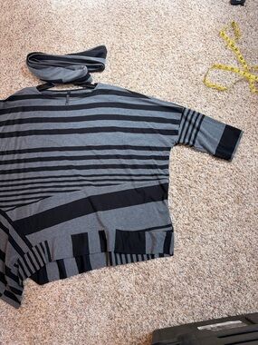 IC Collection XXL Striped Oversized Gray & Black Knit Top with Scarf
